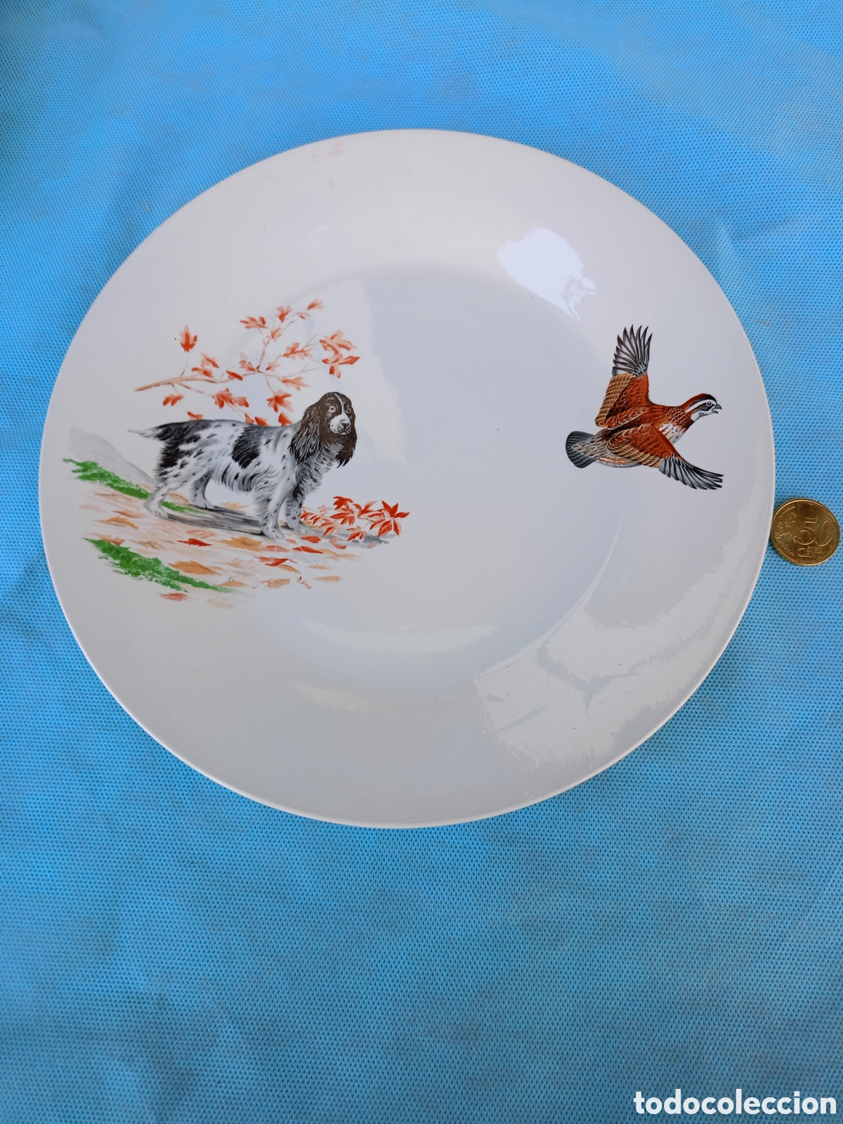 Antig&uuml;edades: PLATO DE PORCELANA CON PERRO Y PERDIZ