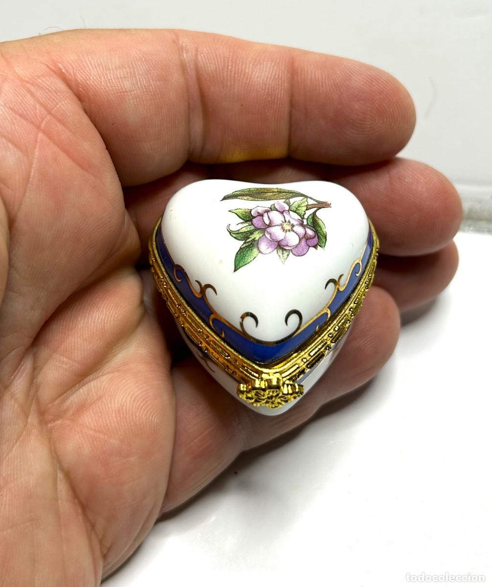 Antig&uuml;edades: 3921.Pastillero vintage de porcelana en forma de coraz&oacute;n
