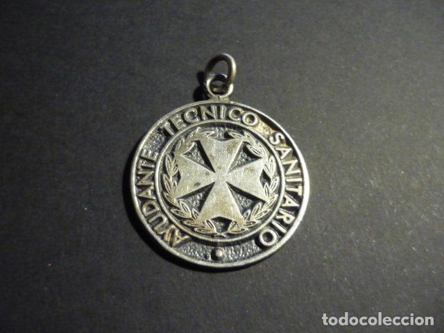 Antig&uuml;edades: MEDALLA AUXILIAR TECNICO SANITARIO 3 CM
