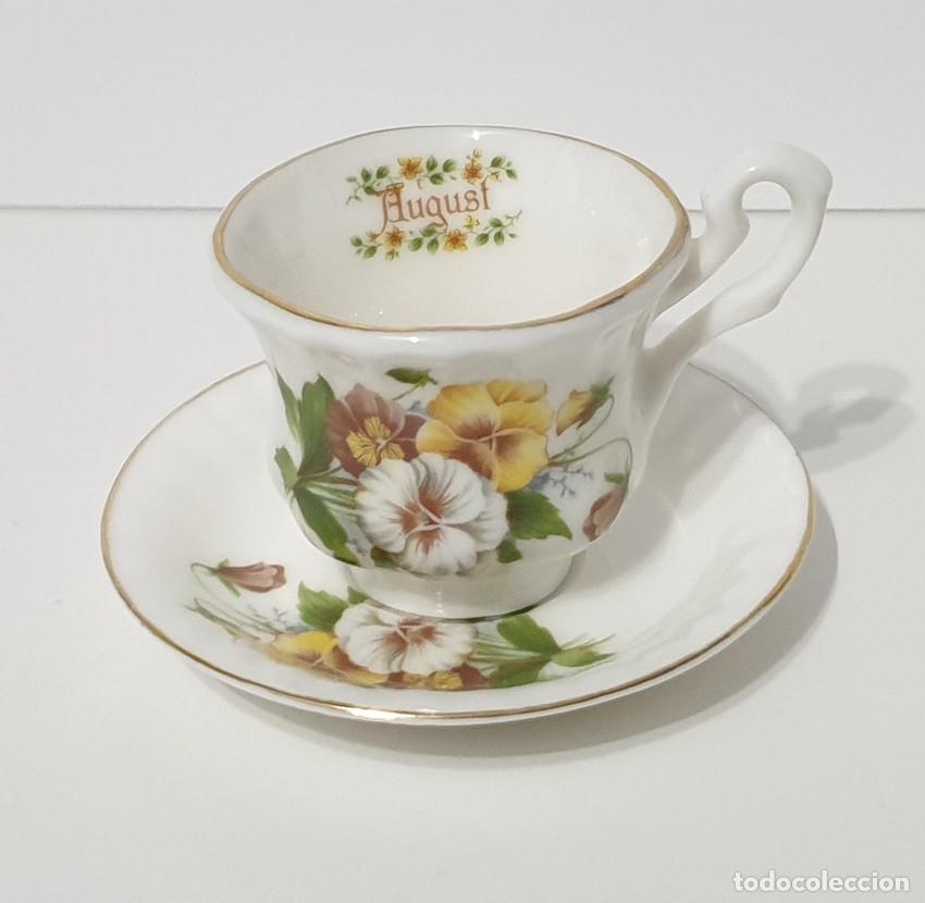 Antig&uuml;edades: ANTIGUA TAZA CON PLATO ESTILO ROYAL KENT, FLORES DE LOS MESES DEL A&Ntilde;O. -AGOSTO- 4 CM