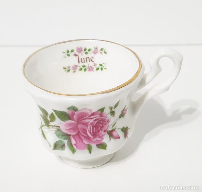 Antig&uuml;edades: ANTIGUA TAZA SIN PLATO ESTILO ROYAL KENT, FLORES DE LOS MESES DEL A&Ntilde;O. -JUNIO- 4 CM