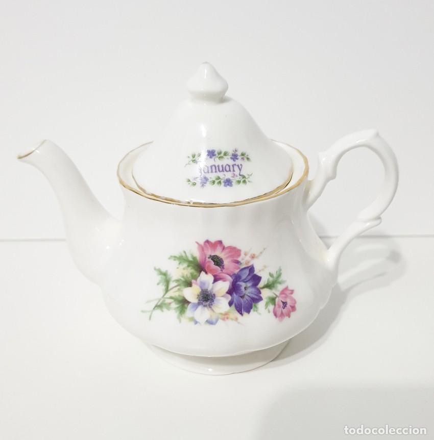Antig&uuml;edades: ANTIGUA TETERA ESTILO ROYAL KENT, FLORES DE LOS MESES DEL A&Ntilde;O. -ENERO- 9 CM