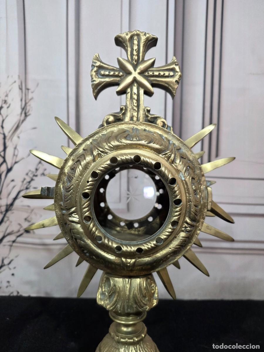 Antig&uuml;edades: Antigua custodia o ostensorio de bronce macizo - Foto 5