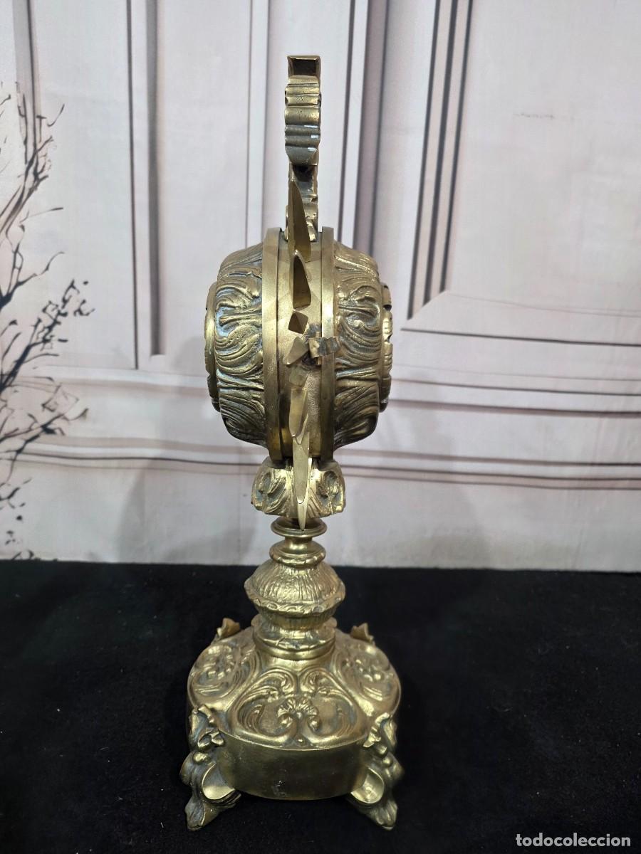 Antig&uuml;edades: Antigua custodia o ostensorio de bronce macizo - Foto 6