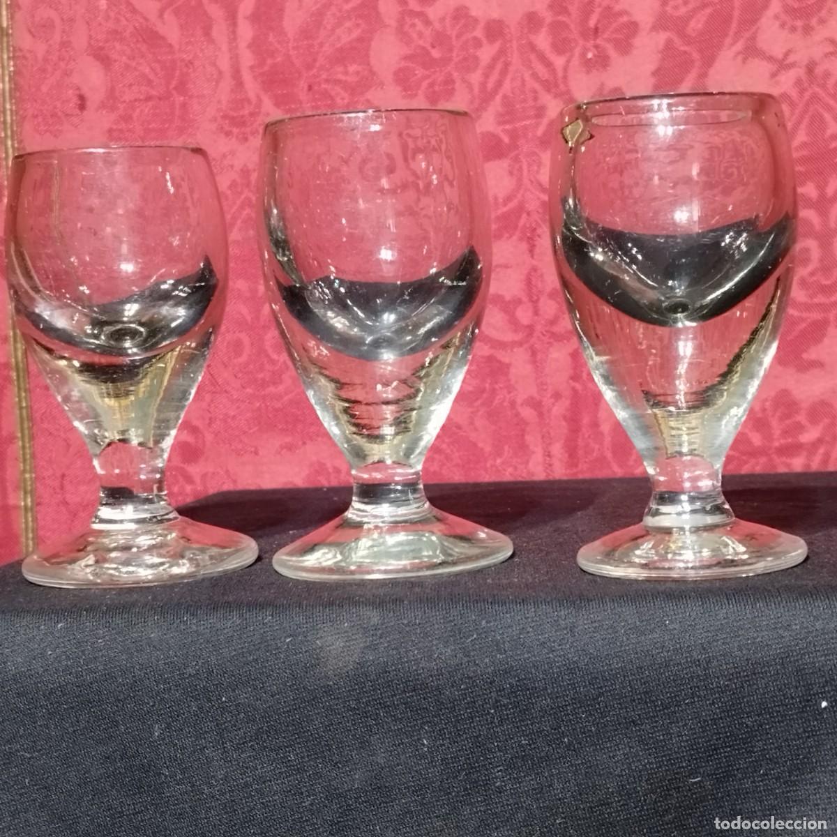 Antig&uuml;edades: COPA DE GRUESO CRISTAL DE MURANO PARA LICOR - TRES -