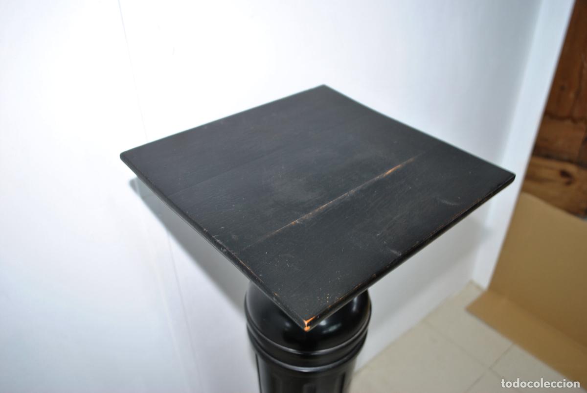 Antig&uuml;edades: Peana pedestal de madera lacada - Foto 3