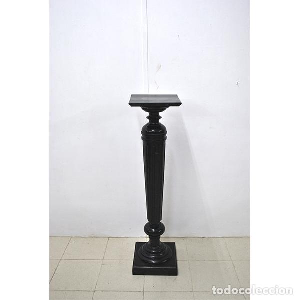 Antig&uuml;edades: Peana pedestal de madera lacada