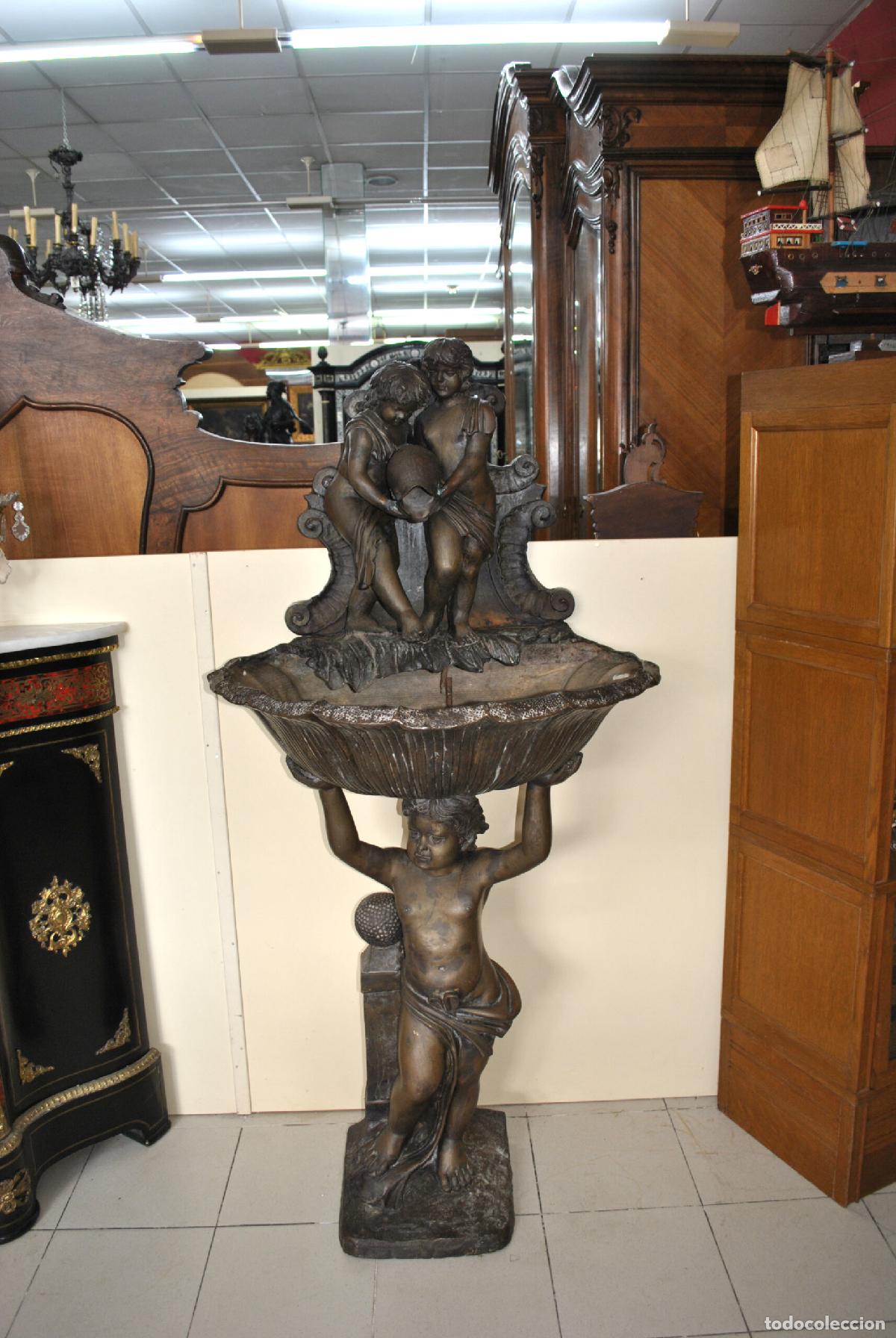 Antig&uuml;edades: Gran fuente escult&oacute;rica de bronce con querubines - Foto 2