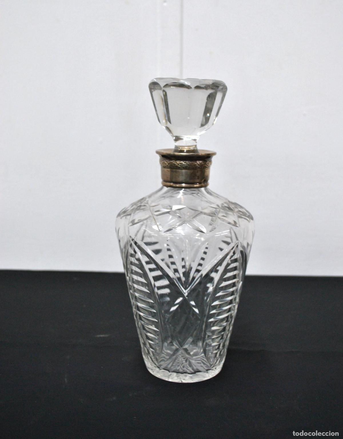 Antig&uuml;edades: Licorera cristal tallado cuello plata