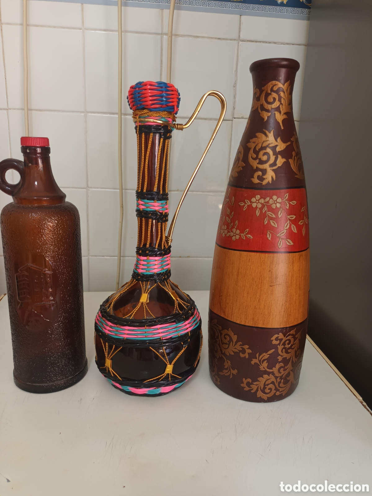 Antig&uuml;edades: LOTE DE TRES ANTIGUAS BOTELLAS DECORATIVAS