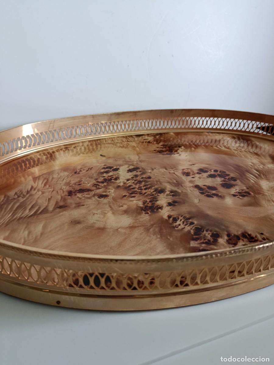 Antig&uuml;edades: BANDEJA VINTAGE DE METAL DOTADO. 47 cm X 33 Cm