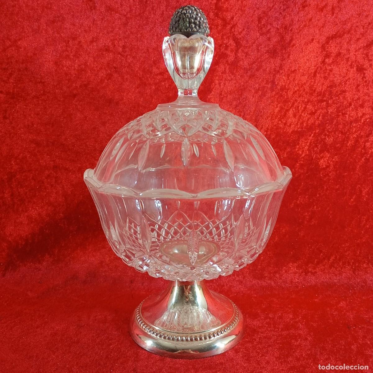 Antig&uuml;edades: BOMBONERA DE CRISTAL TALLADO - CON BASE Y TAPA MET&Aacute;LICA - 290 X 170 MM / 4381