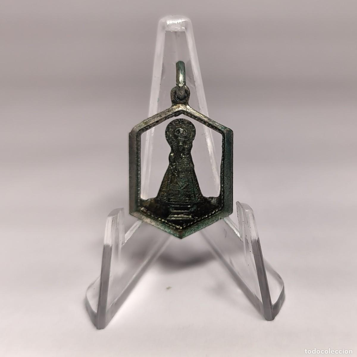 Antig&uuml;edades: Medalla religiosa / Colgante: NUESTRA SE&Ntilde;ORA VIRGEN DEL PILAR. M353