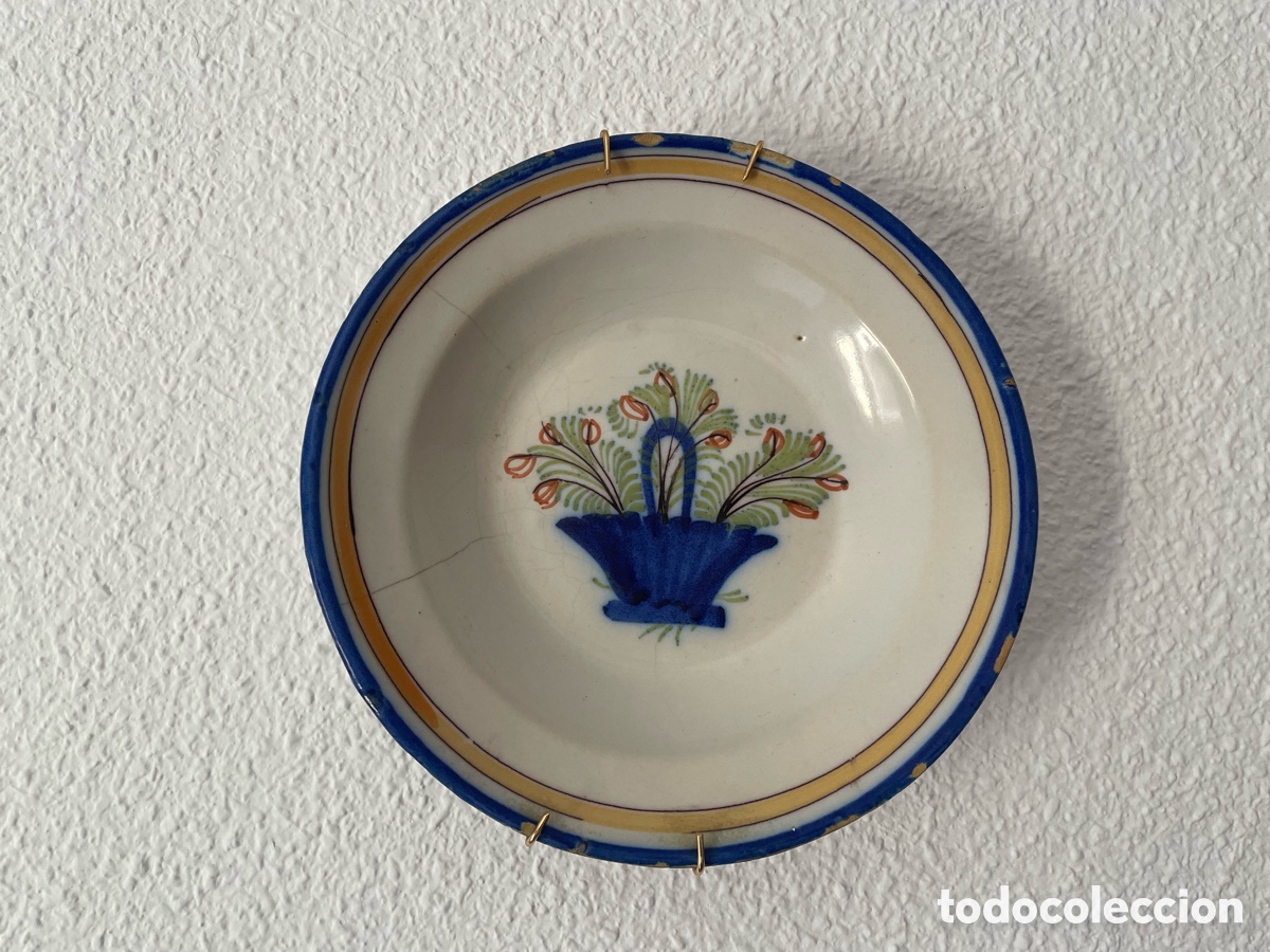 Antig&uuml;edades: Plato hondo loza industrial europea cesta de flores, s. XIX, 22 cm