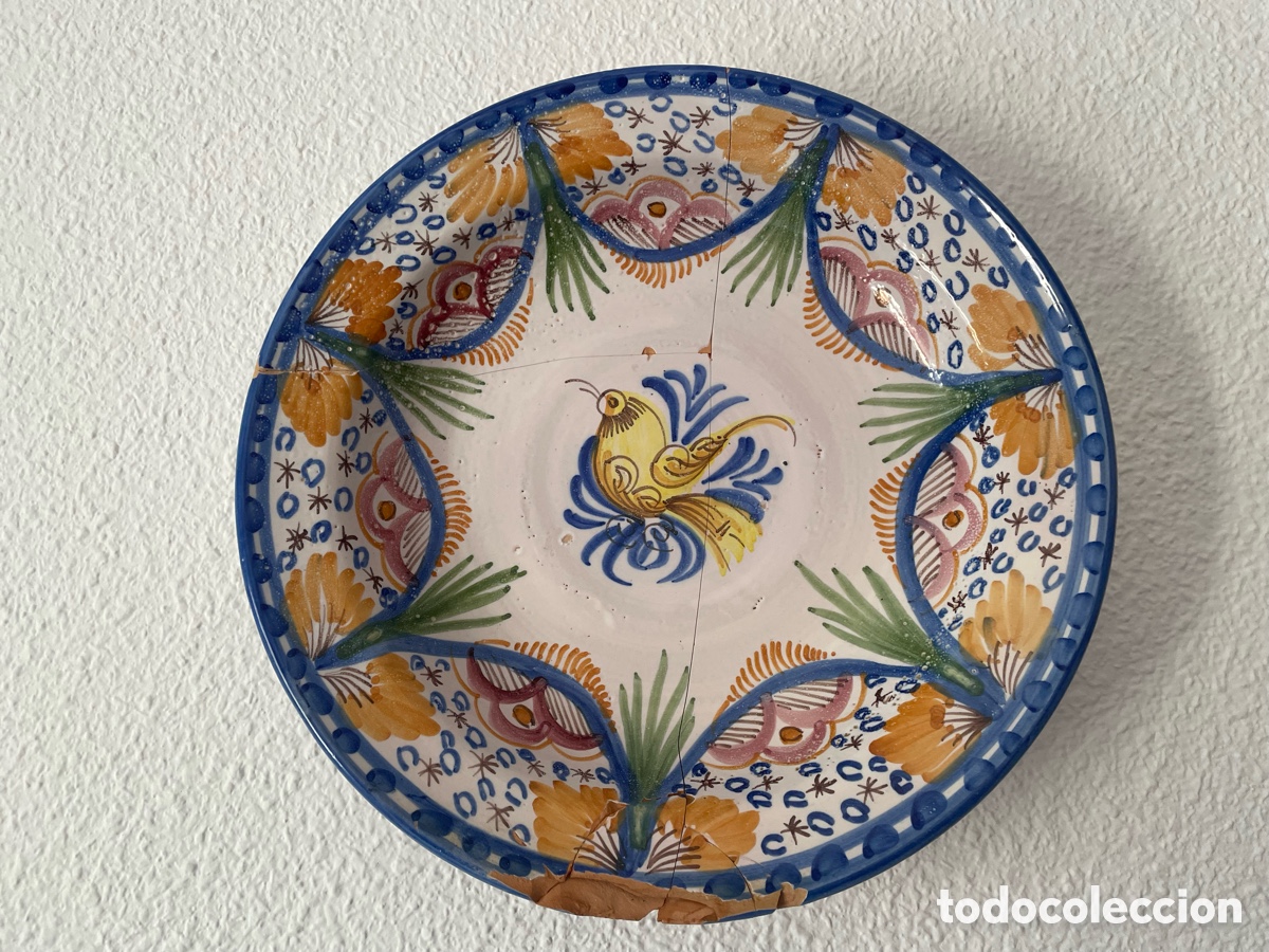 Antig&uuml;edades: Plato cer&aacute;mica popular espa&ntilde;ola pol&iacute;croma p&aacute;jaro y palmetas, s. XIX, 31,5 cm, roturas