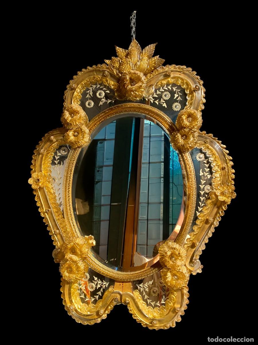Antig&uuml;edades: Espejo veneciano con cristal de murano con marco trabajado en vidrio soplado mediados del siglo XX