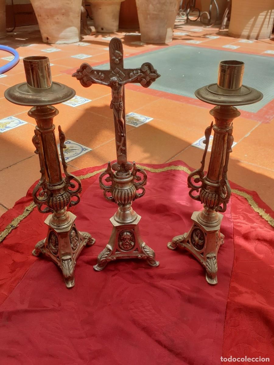 Antig&uuml;edades: Antiguo juego altar: 2 candeleros y cruz