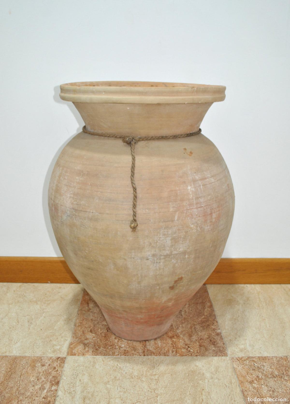 Antig&uuml;edades: Tinaja de barro 67 cm altura