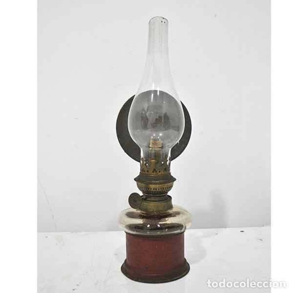 Antig&uuml;edades: Antiguo quinqu&eacute; de petr&oacute;leo con tulipa de cristal