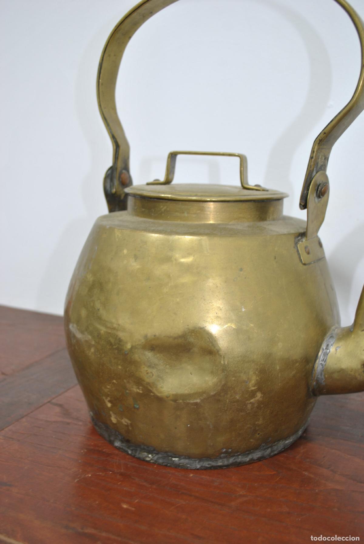 Antig&uuml;edades: Tetera antigua de lat&oacute;n - Foto 3