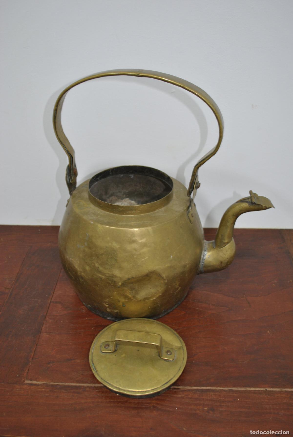 Antig&uuml;edades: Tetera antigua de lat&oacute;n - Foto 4