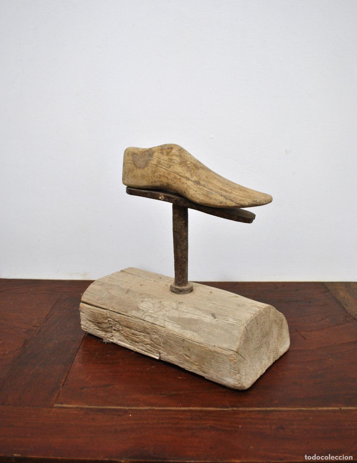 Antig&uuml;edades: Antigua horma de zapatero de madera y hierro