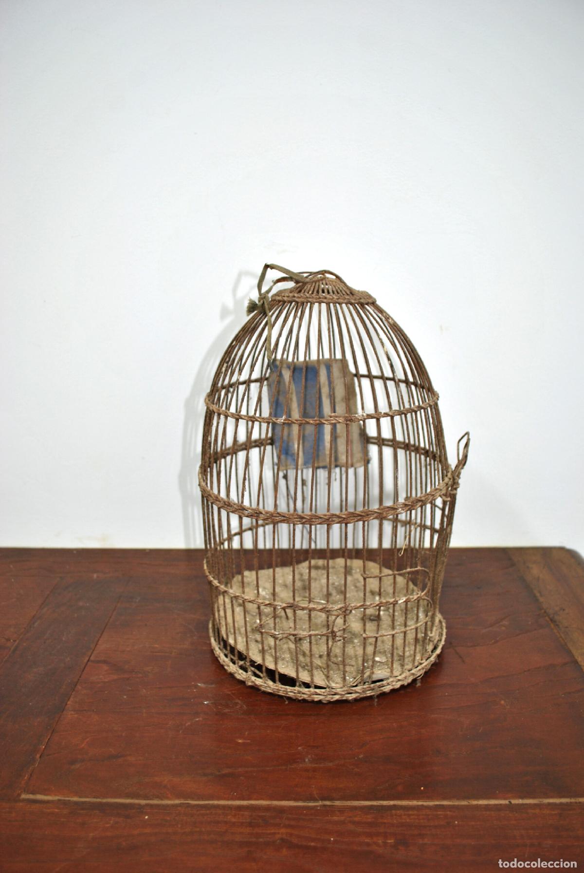 Antig&uuml;edades: Jaula antigua de p&aacute;jaro de alambre y cuerda