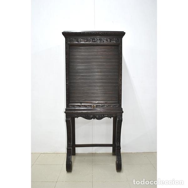Antig&uuml;edades: Mueble auxiliar persiana Renacimiento