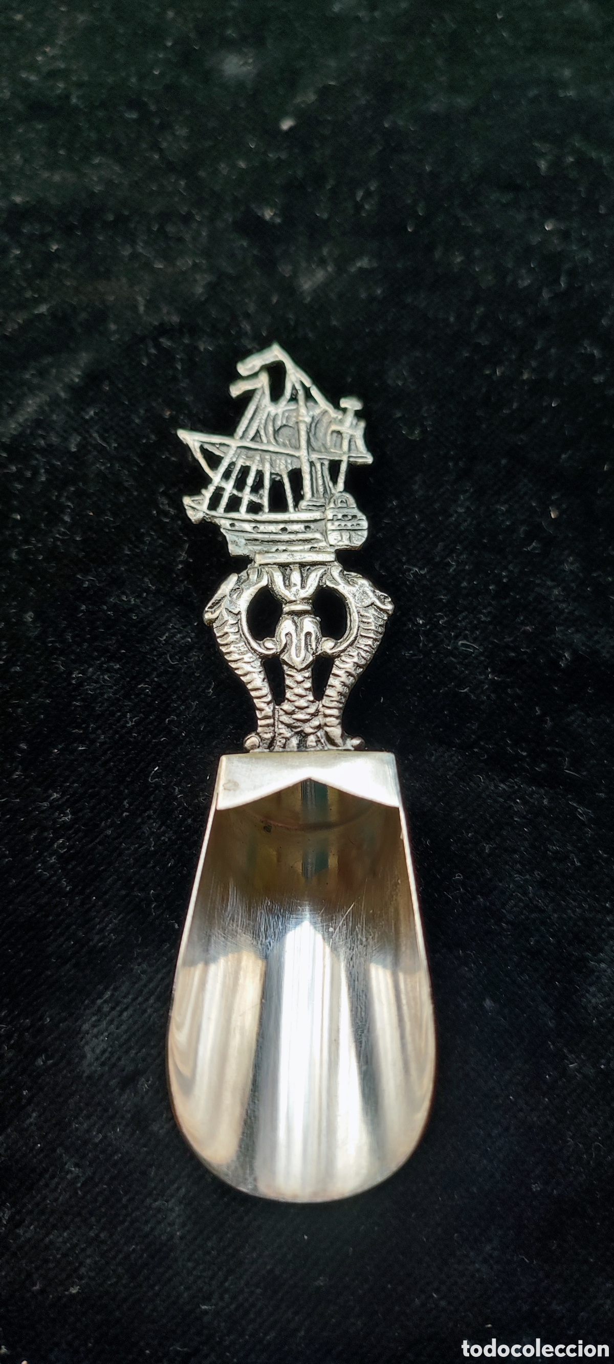 Antig&uuml;edades: Precioso y antiguo servidor de az&uacute;car en plata espa&ntilde;ola con contrastes con figura de gale&oacute;n y peces