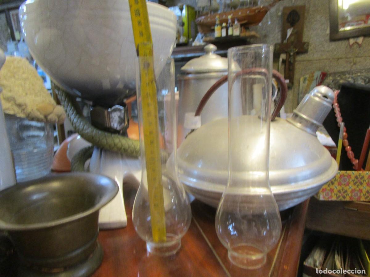 Antig&uuml;edades: 2 apliques tulipas de tubo en vidrio para quinques petr&oacute;leo etc, sin uso previo, 20cm 55gr cada 1.