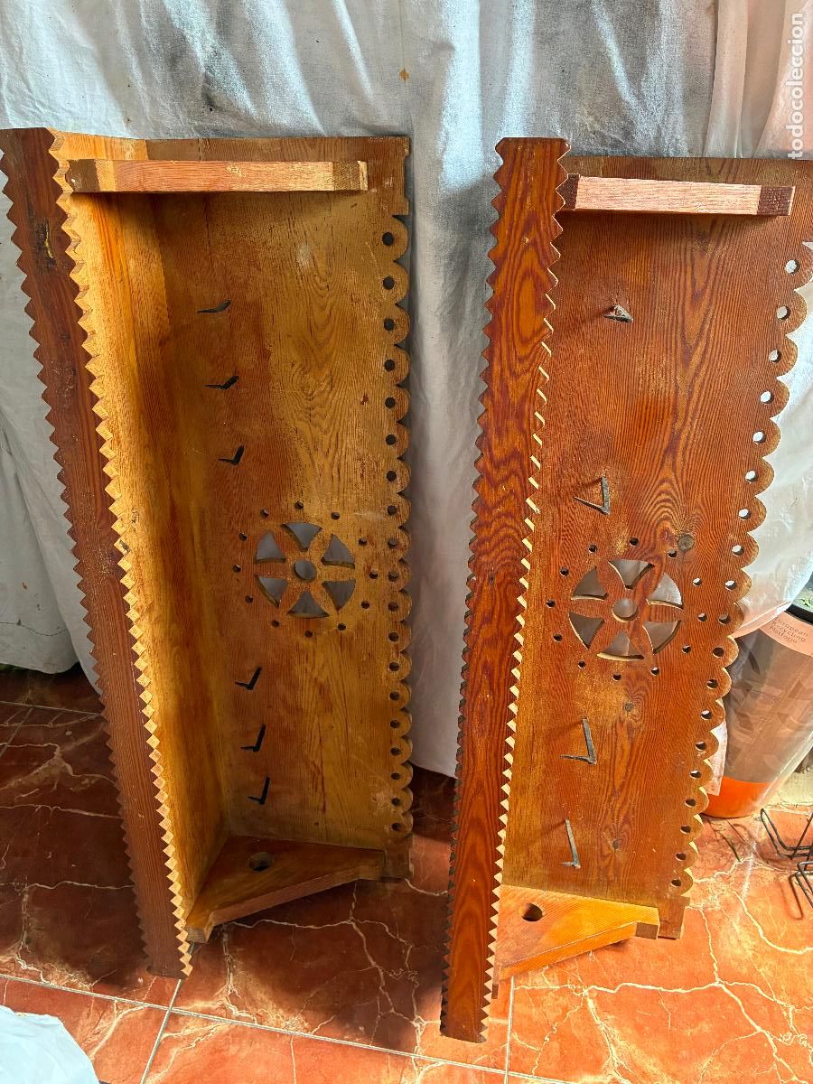 Antig&uuml;edades: Dos repisas perchas de madera maciza necesitan restauraci&oacute;n miden 100 x 30 alto 23 fondo