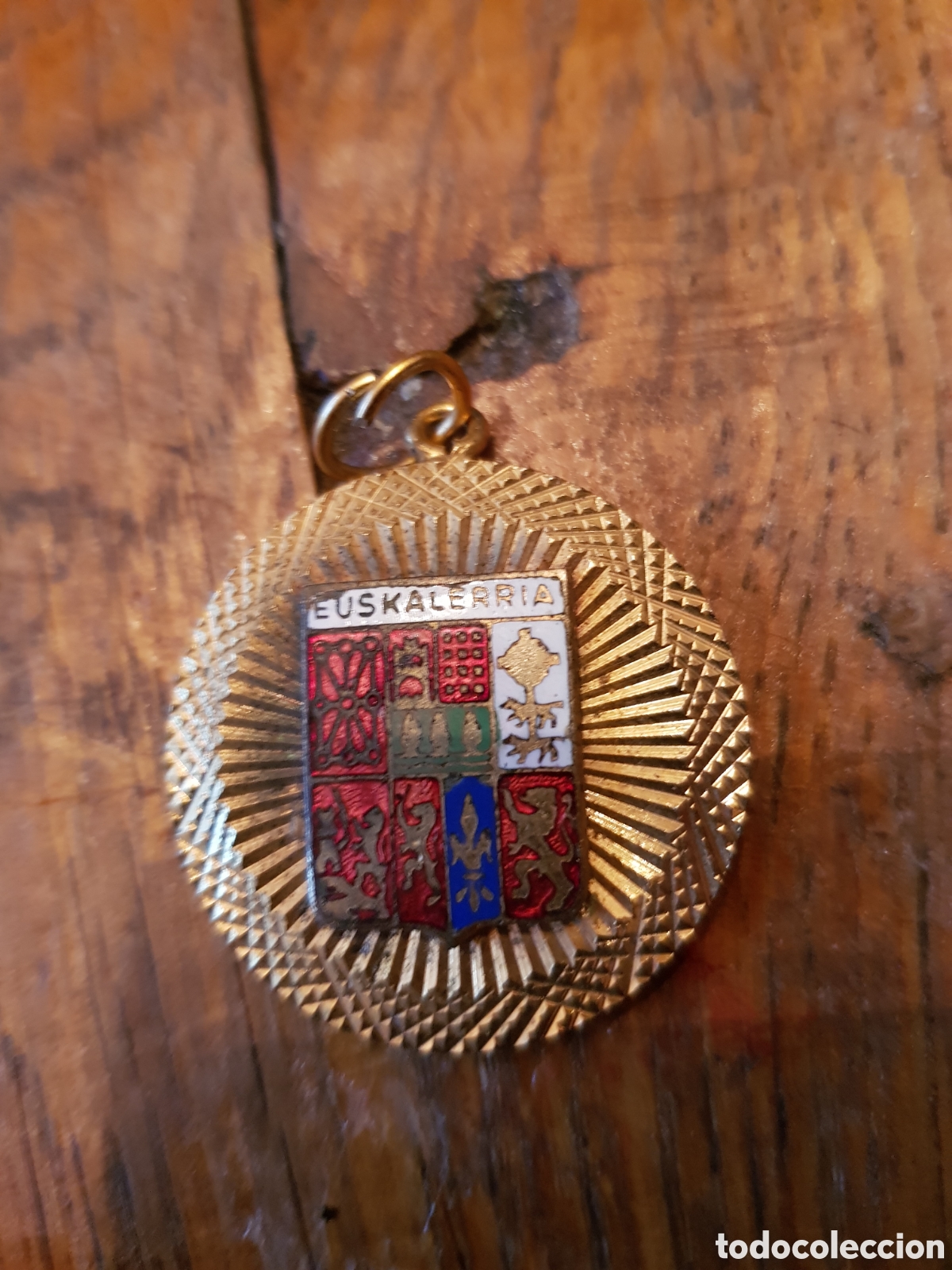Antig&uuml;edades: ANTIGUA MEDALLA ESMALTADA DE EUSKADI