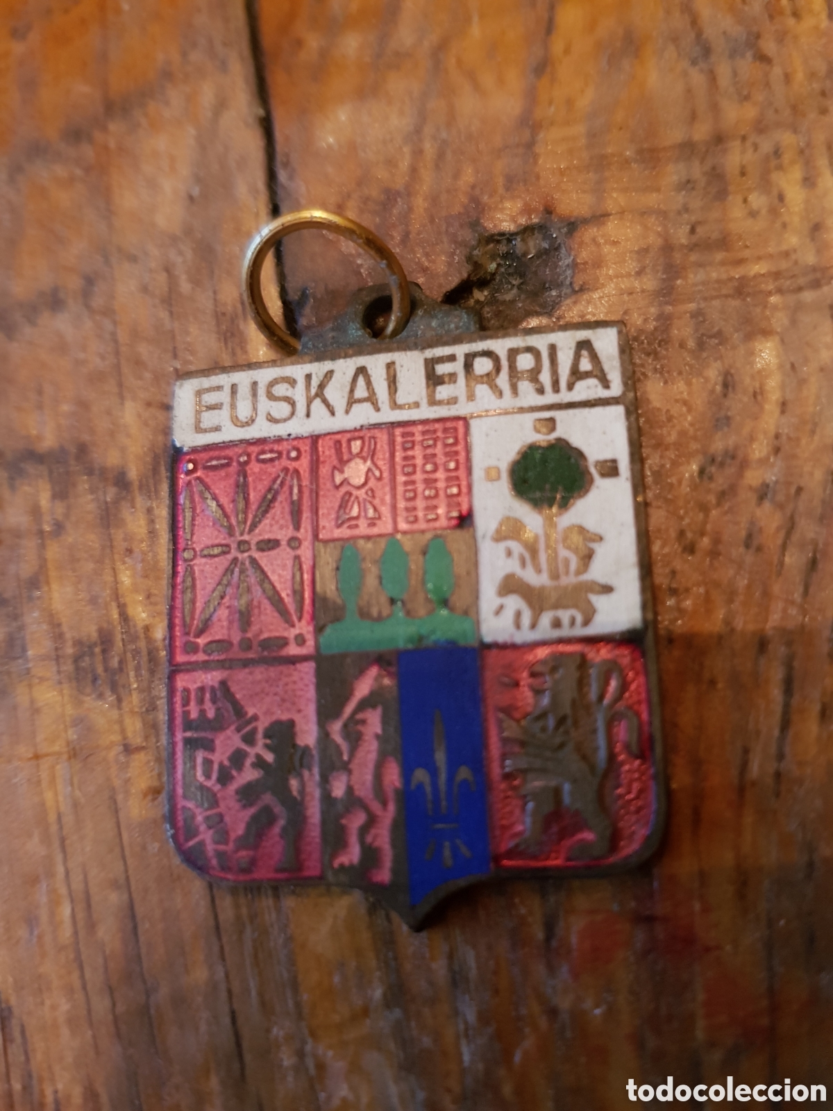 Antig&uuml;edades: ANTIGUA MEDALLA ESMALTADA DE EUSKADI
