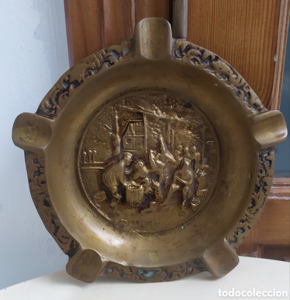 Antig&uuml;edades: Cenicero de bronce de Portugal, mide 17 cm de di&aacute;metro