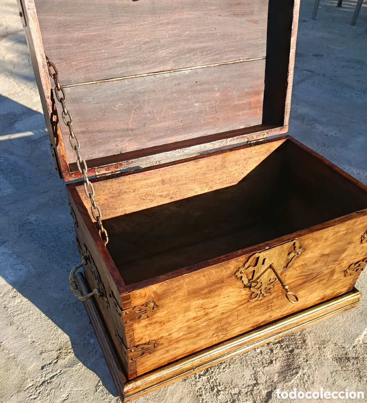 Antig&uuml;edades: Cofre de madera antig&uuml;o - Foto 3