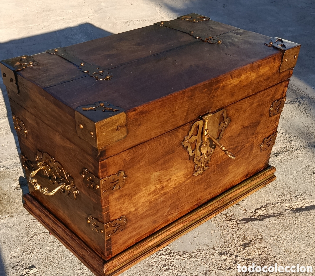 Antig&uuml;edades: Cofre de madera antig&uuml;o - Foto 4