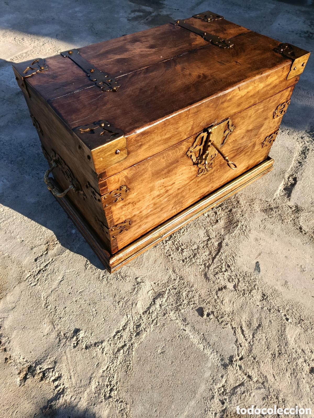 Antig&uuml;edades: Cofre de madera antig&uuml;o - Foto 5