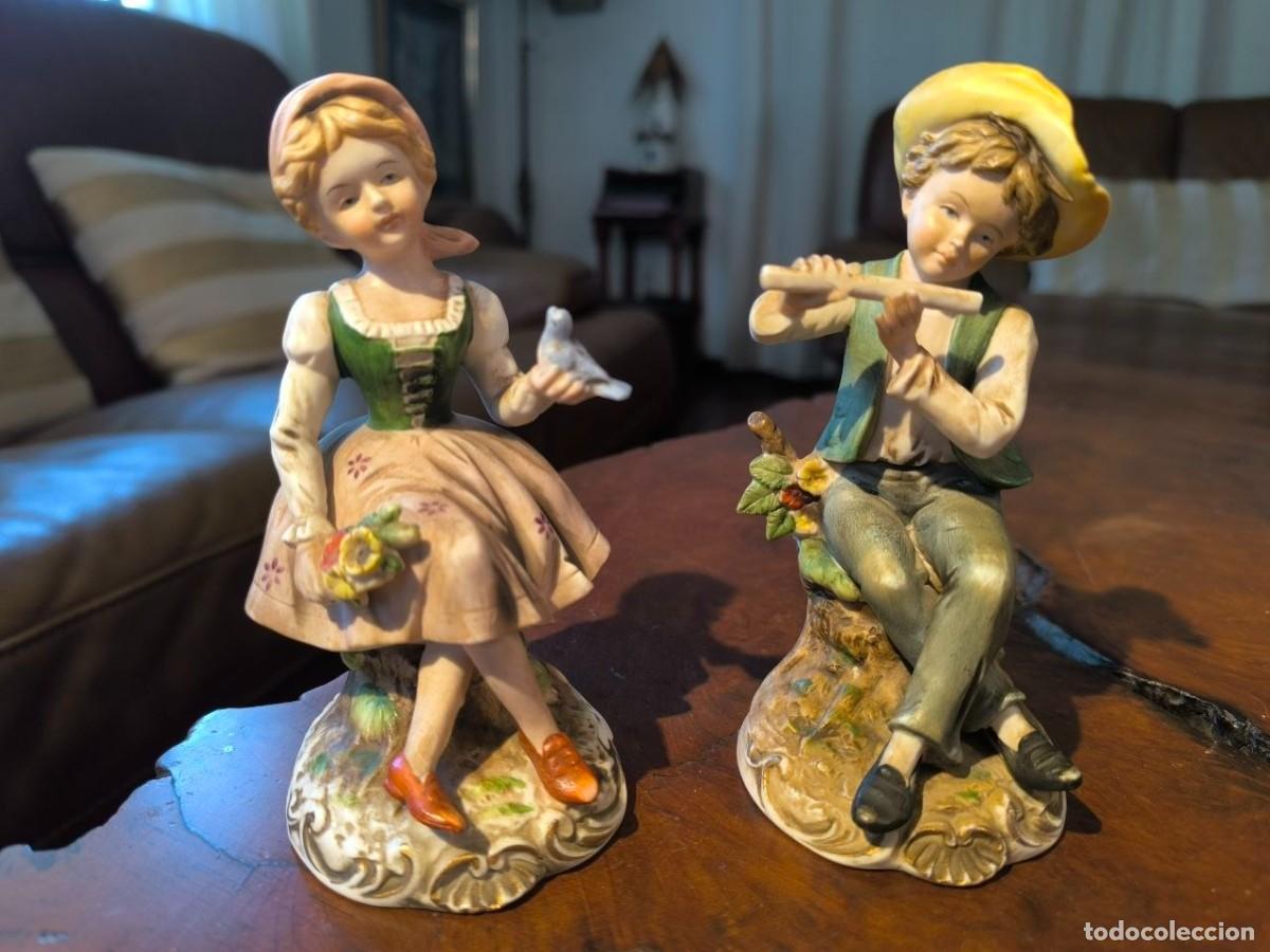 Antig&uuml;edades: PAREJA DE FIGURAS NI&Ntilde;OS EN BISCUIT PINTADAS A MANO. TAPAN. MADE IN JAPAN. 15 Cm.