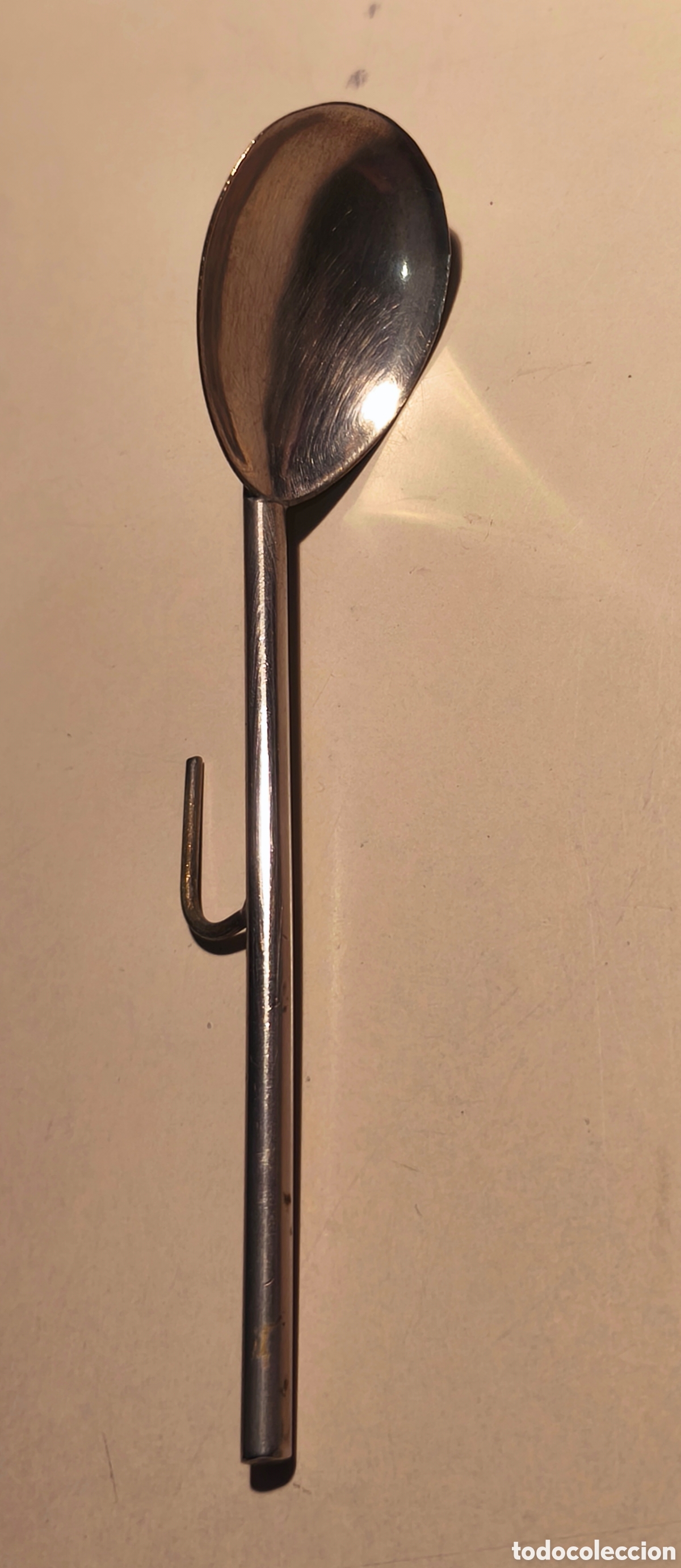 Antig&uuml;edades: cuchara para mermelada o de servicio colgante.
