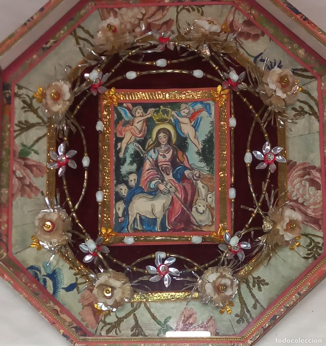 Antig&uuml;edades: GRAN RELICARIO DEL S. XX ACRISTALADO CON LA IMAGEN DIVINA PASTORA Y DECORADO CON MUCHOS ABALORIOS