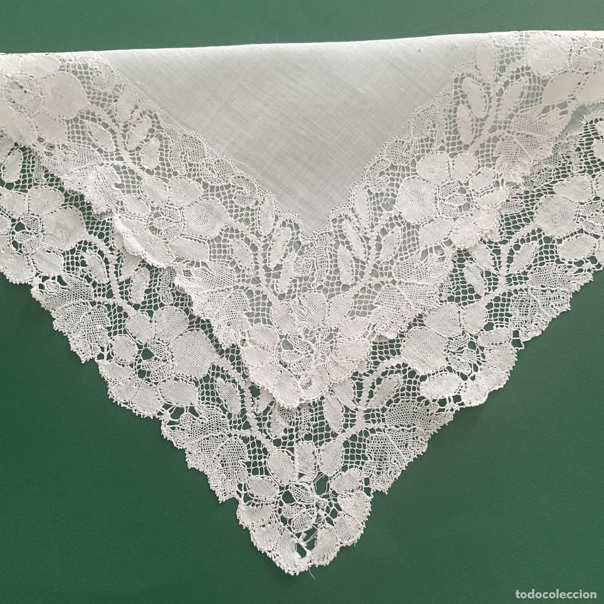 Antig&uuml;edades: Pa&ntilde;uelo antiguo con encaje de bolillos 32 cm blanco