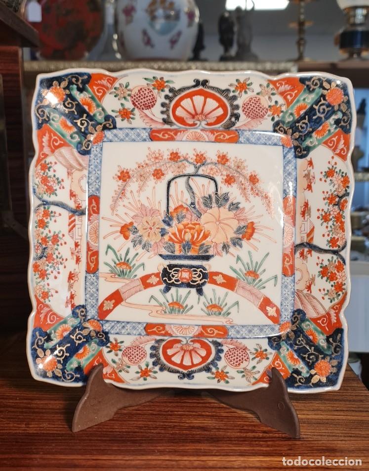 Antig&uuml;edades: Plato Imari de Arita, Jap&oacute;n. Periodo Meiji tard&iacute;o (ca. 1880&ndash;1910). Porcelana de exportaci&oacute;n