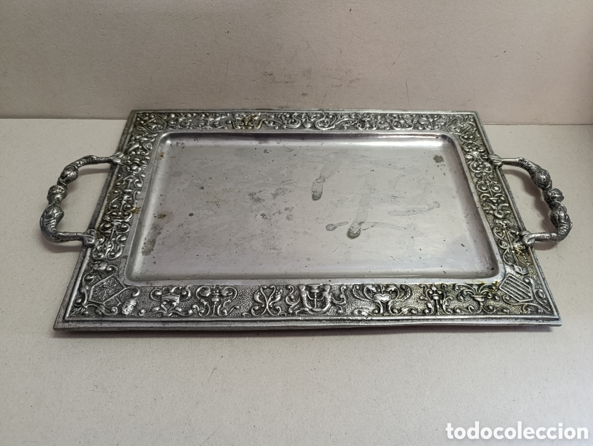 Antig&uuml;edades: BANDEJA DE METAL, POSIBLEMENTE ESTA&Ntilde;O, 2 ASAS Y DECORACION HERALDICA.