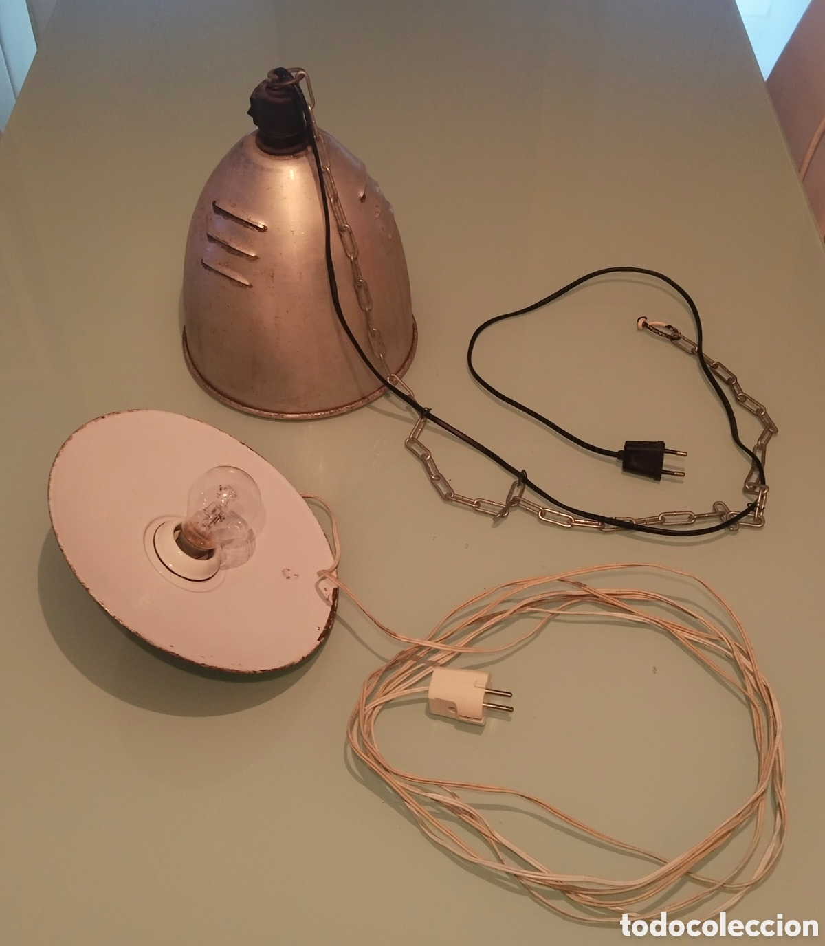 Antig&uuml;edades: L&aacute;mpara industrial y l&aacute;mpara de esmalte - Foto 1