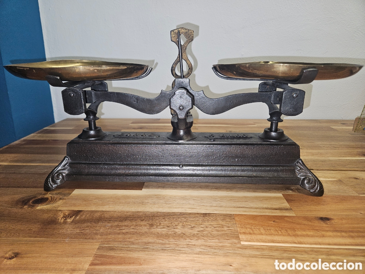 Antig&uuml;edades: Antigua balanza restaurada - Foto 1