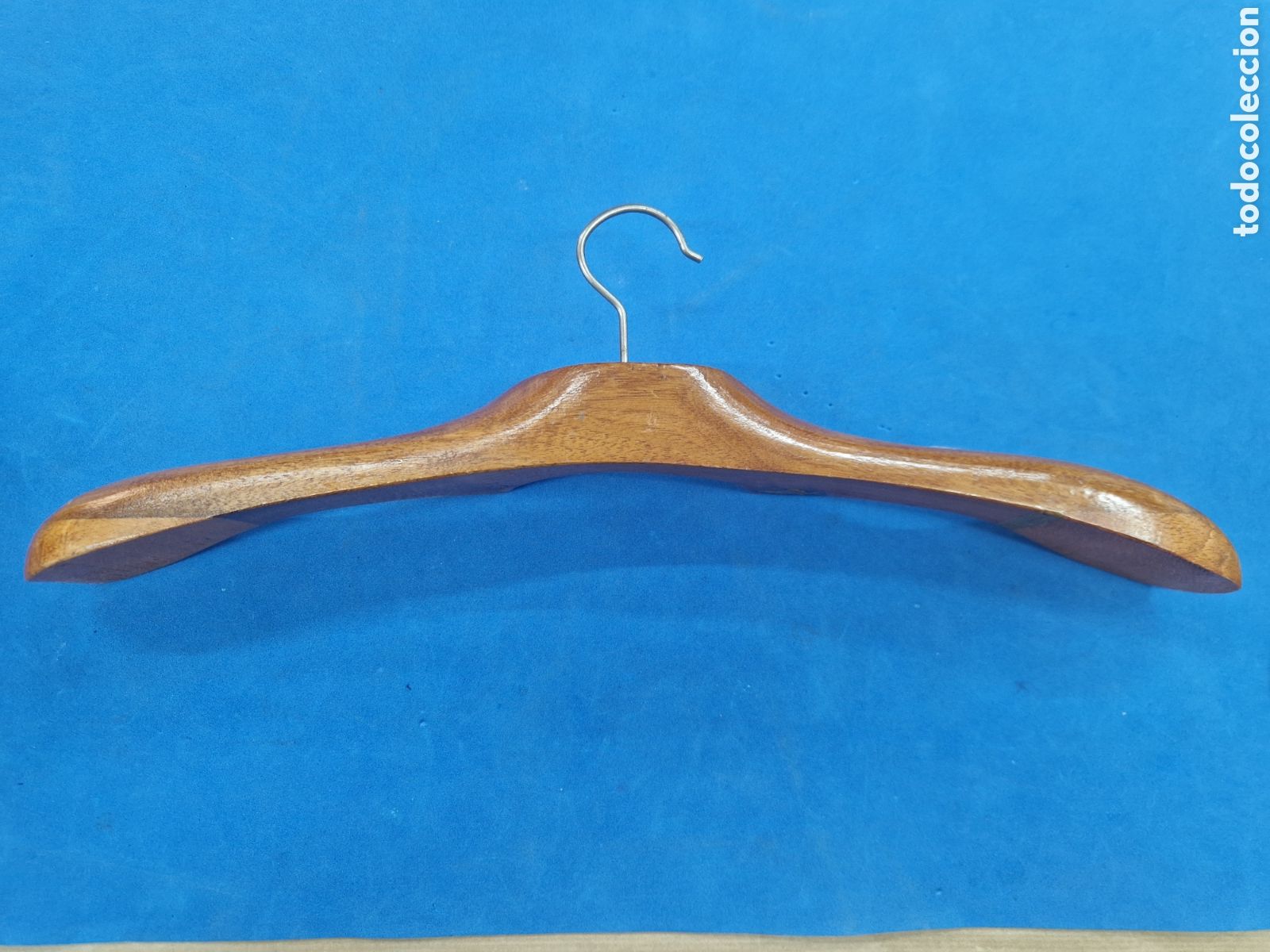 Antig&uuml;edades: Percha, madera de mobila antigua - Foto 3