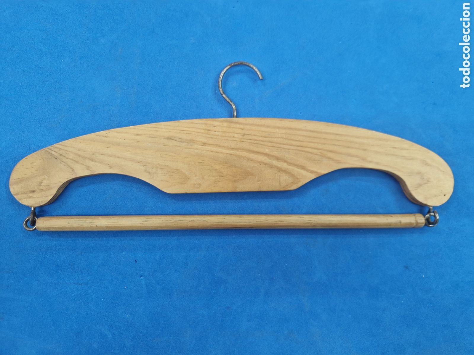 Antig&uuml;edades: Pareja de perchas madera de pino - Foto 4