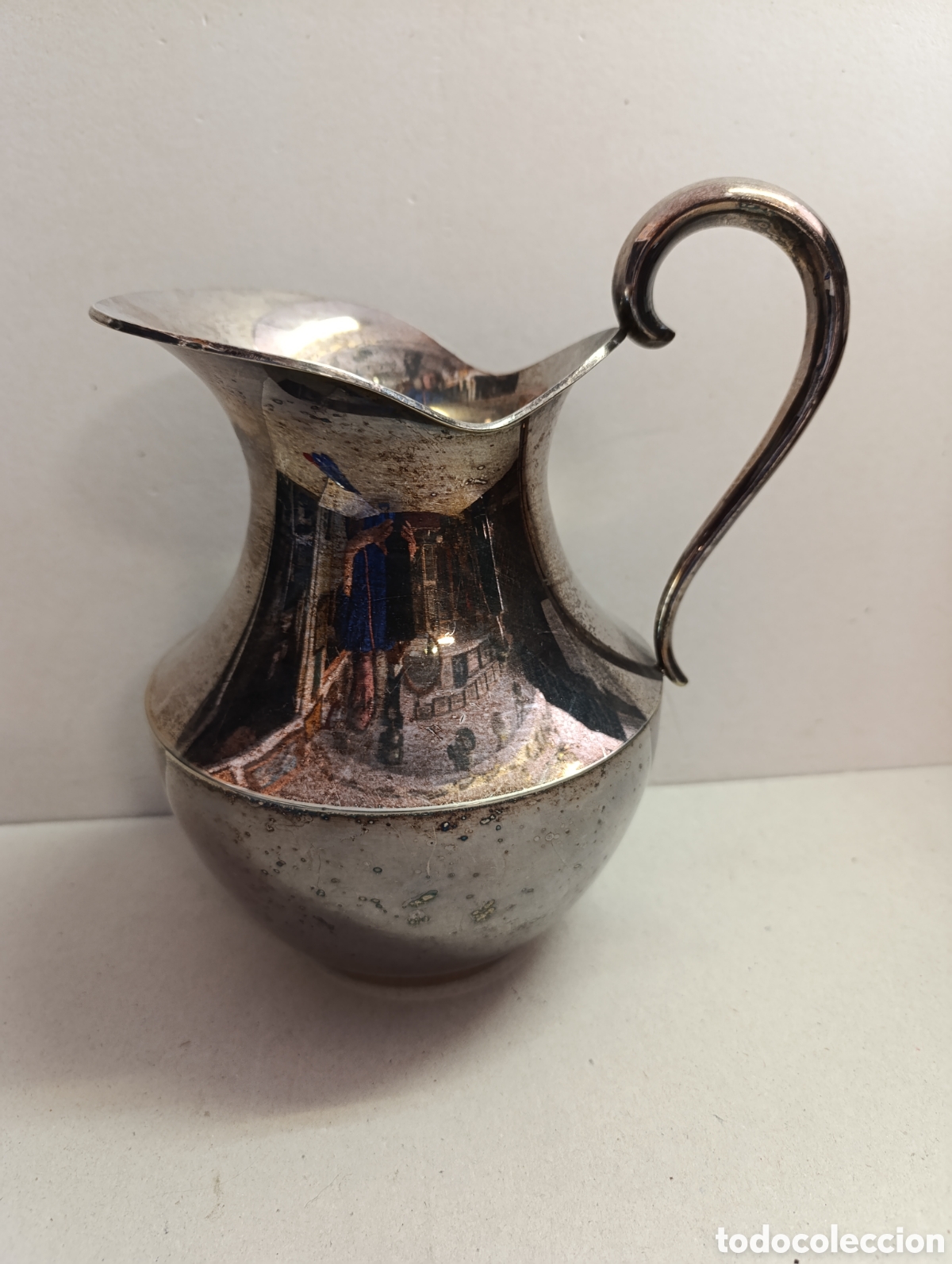 Antig&uuml;edades: JARRA DE METAL PLATEADO ALPACA, MARCAS EN LA BASE. 24 CM.