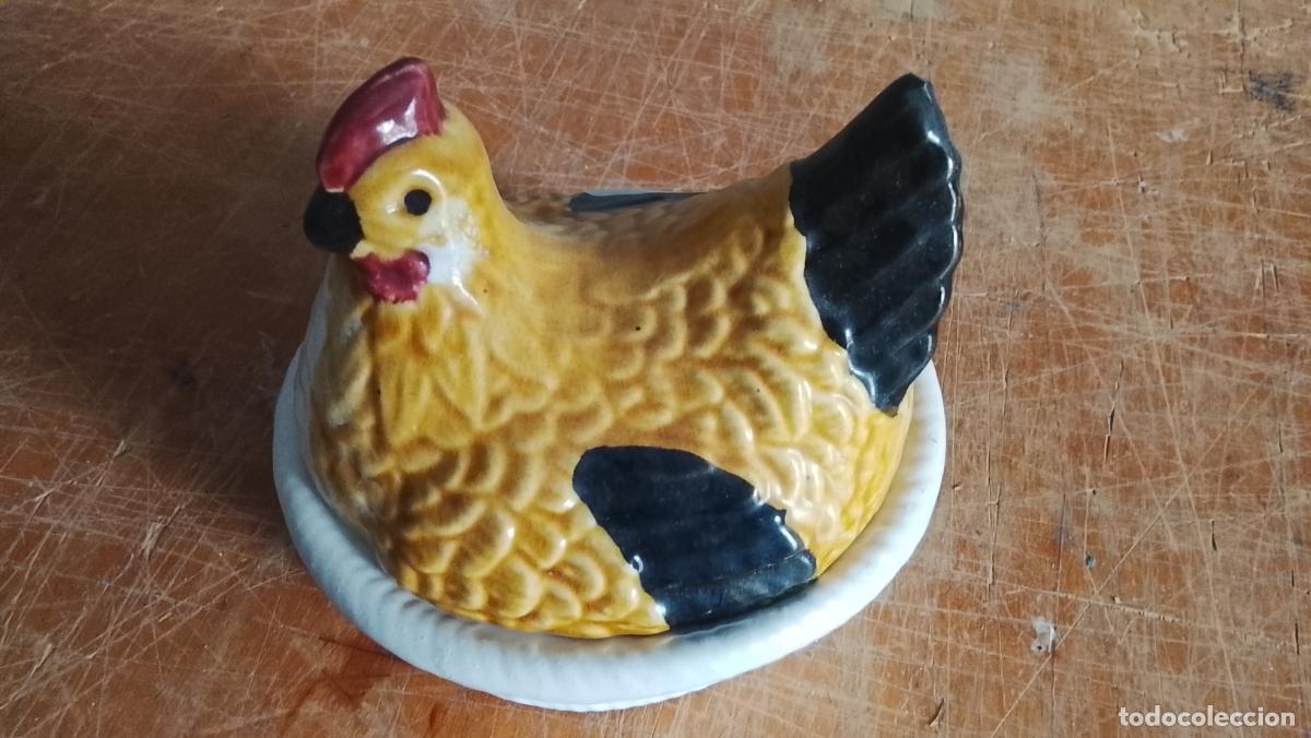 Antig&uuml;edades: Antigua huevera ferreter&iacute;a cer&aacute;mica porcelana gallina 14 cm altura