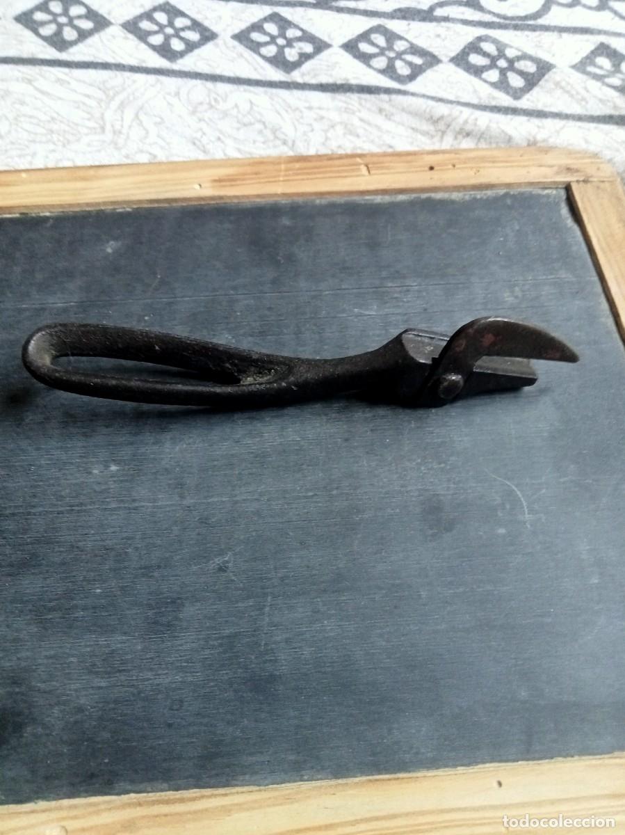 Antig&uuml;edades: ANTIGUO ABRELATAS DE HIERRO, INGL&Eacute;S - Foto 3